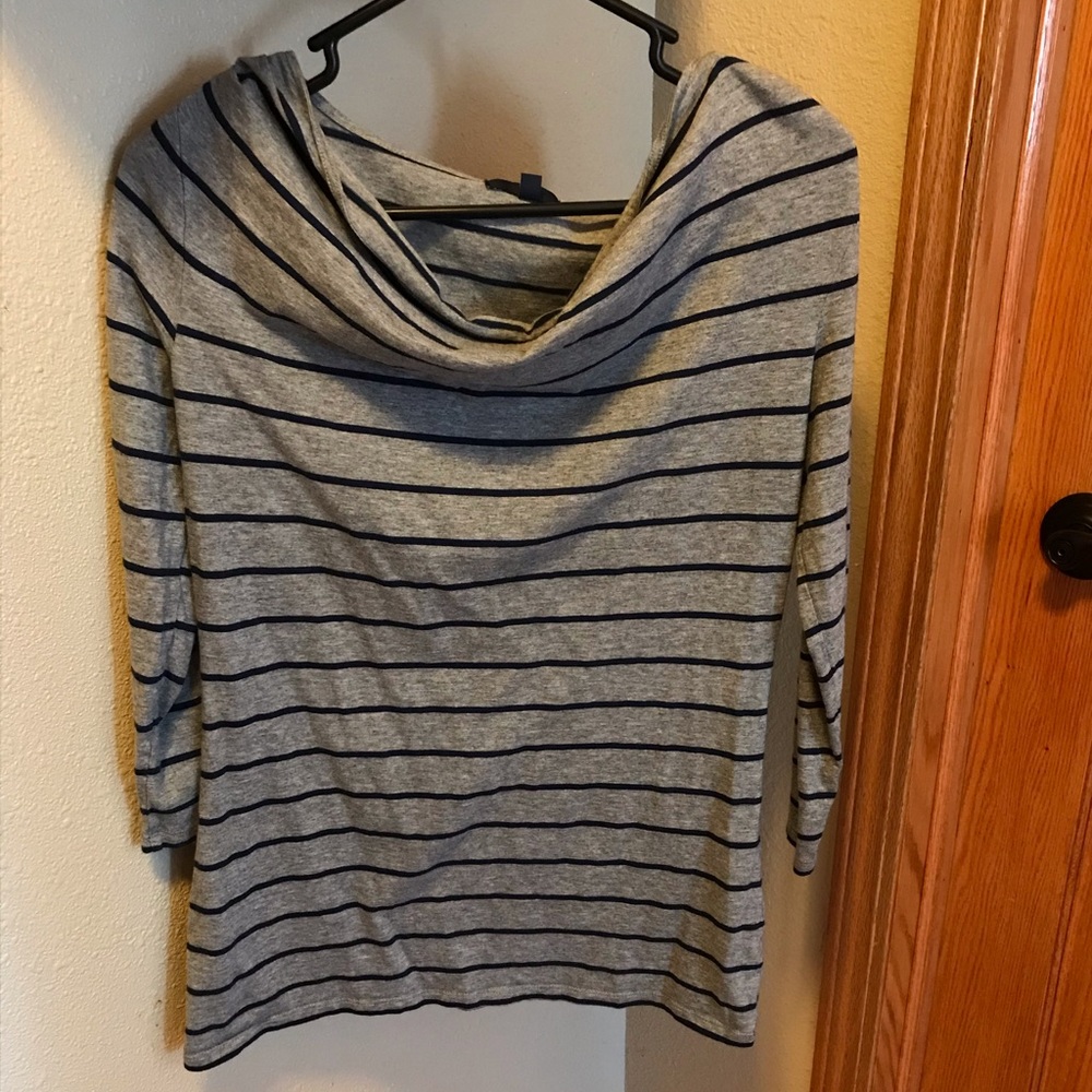 Quarter sleeve striped shirt